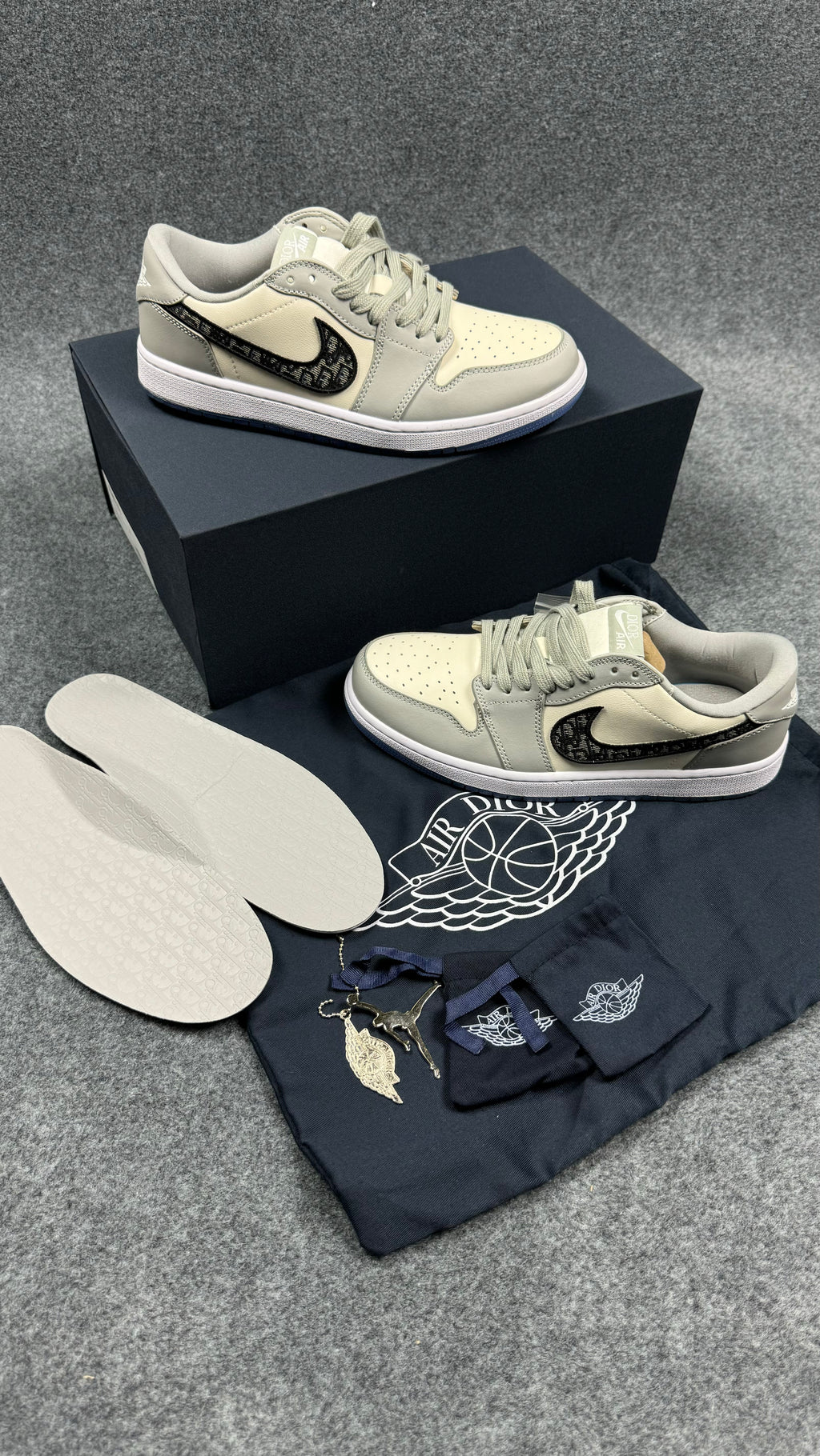 Jordan 1 Retro Low Dior (1:1 Mirror Grade)