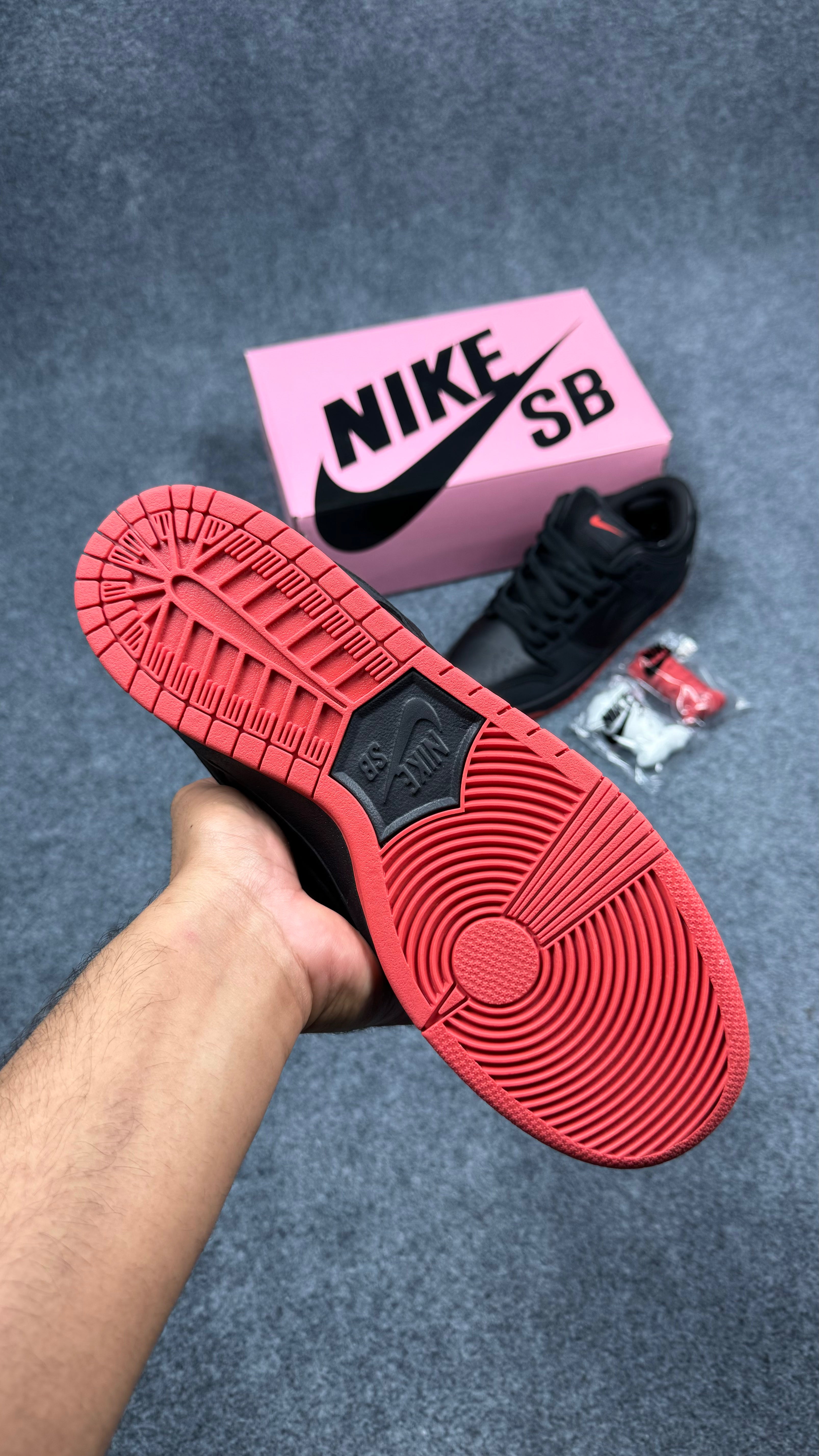 Nike SB Dunk Low Black Pigeon (1:1 Mirror Grade)